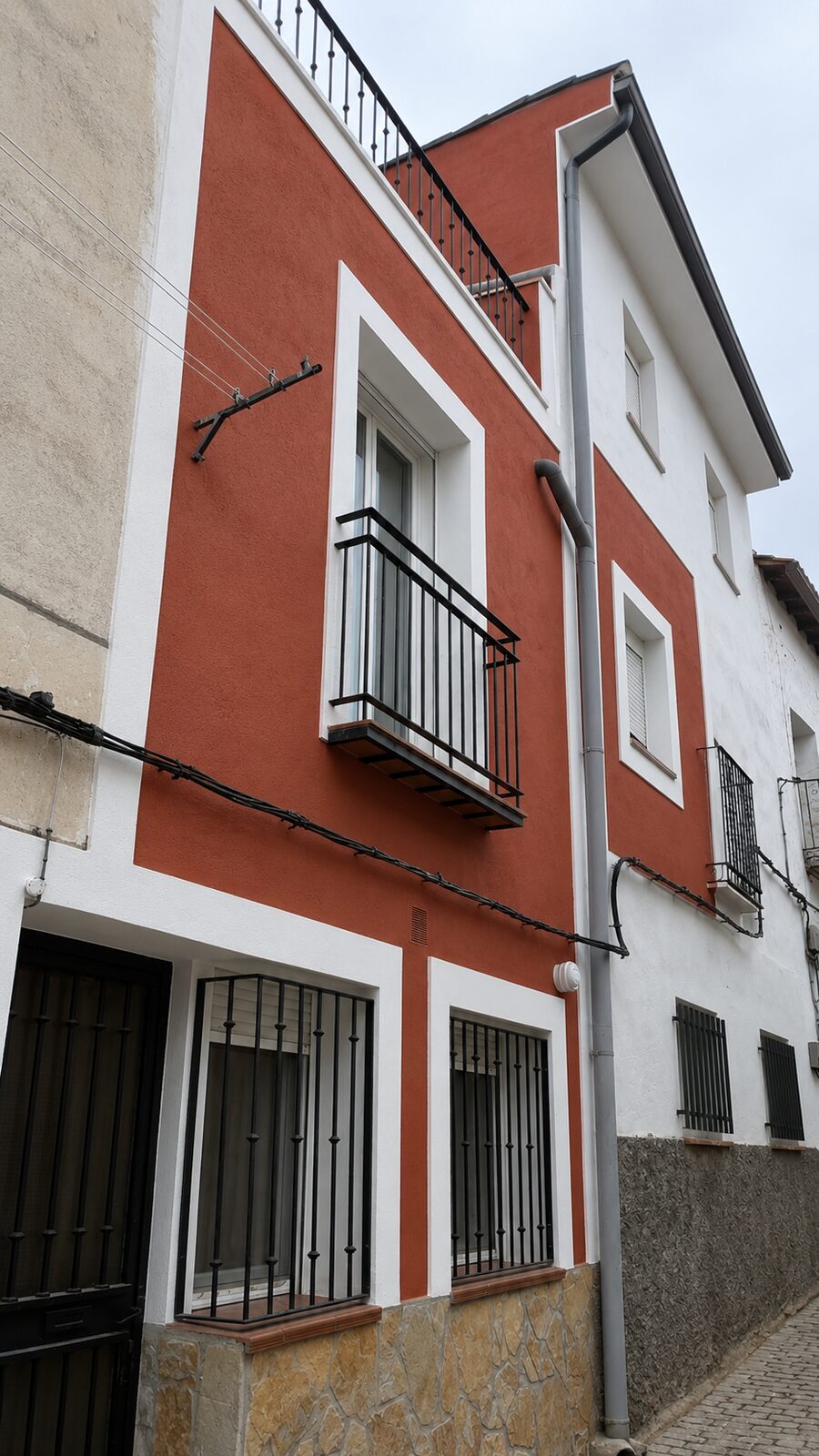 Fachada pintada y terminada